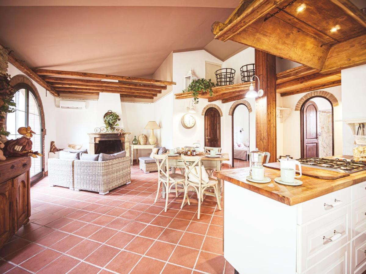 Relais Casale Il Poggetto - Olivo 1 By Zoom In Earth Apartman Cecina  Kültér fotó