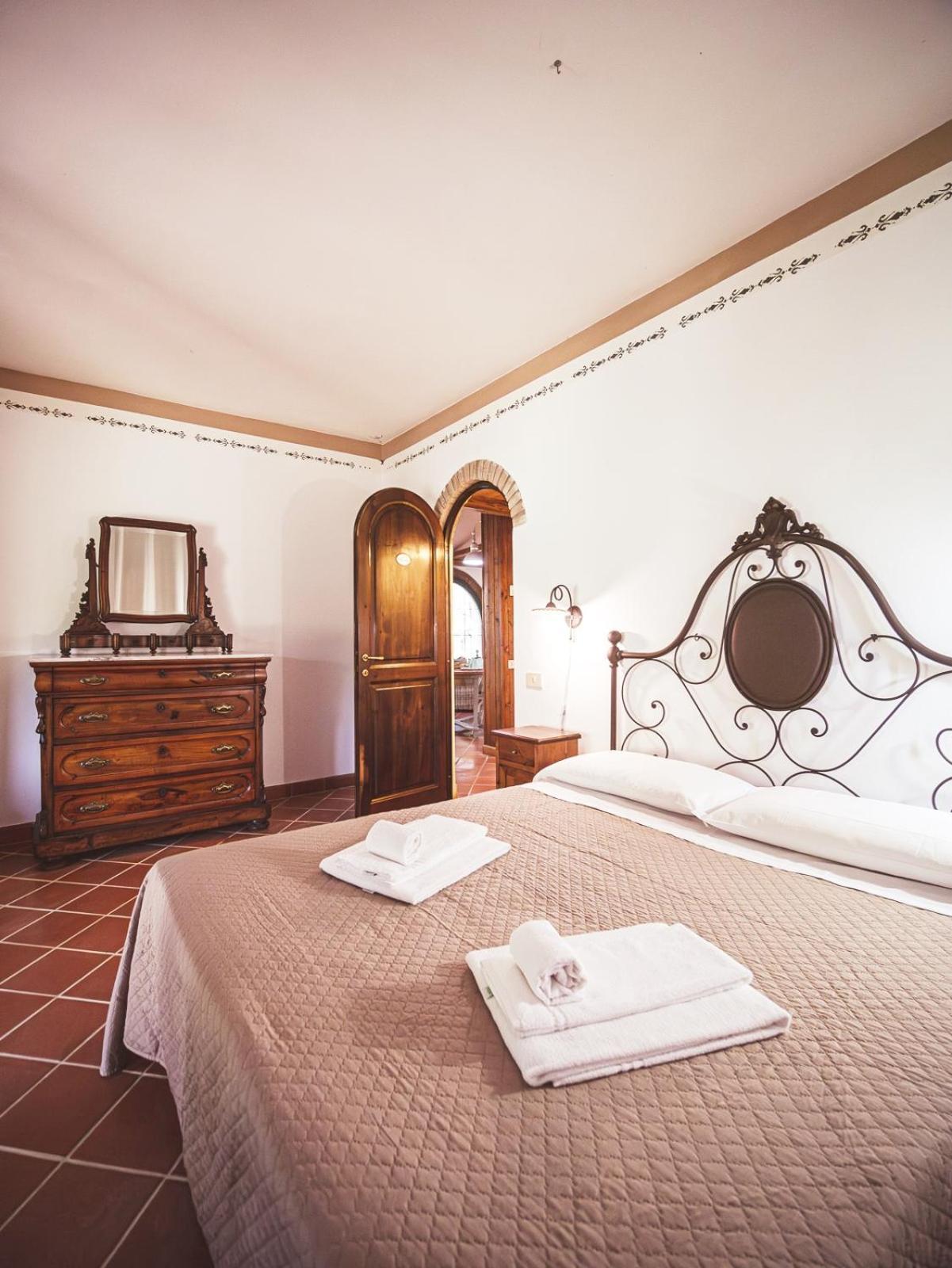 Relais Casale Il Poggetto - Olivo 1 By Zoom In Earth Apartman Cecina  Kültér fotó